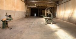 Galpón industrial ubicado a metros del foco comercial de Pablo Podestá, con buenos accesos y optimo estado.