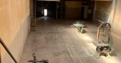 Galpón industrial ubicado a metros del foco comercial de Pablo Podestá, con buenos accesos y optimo estado.