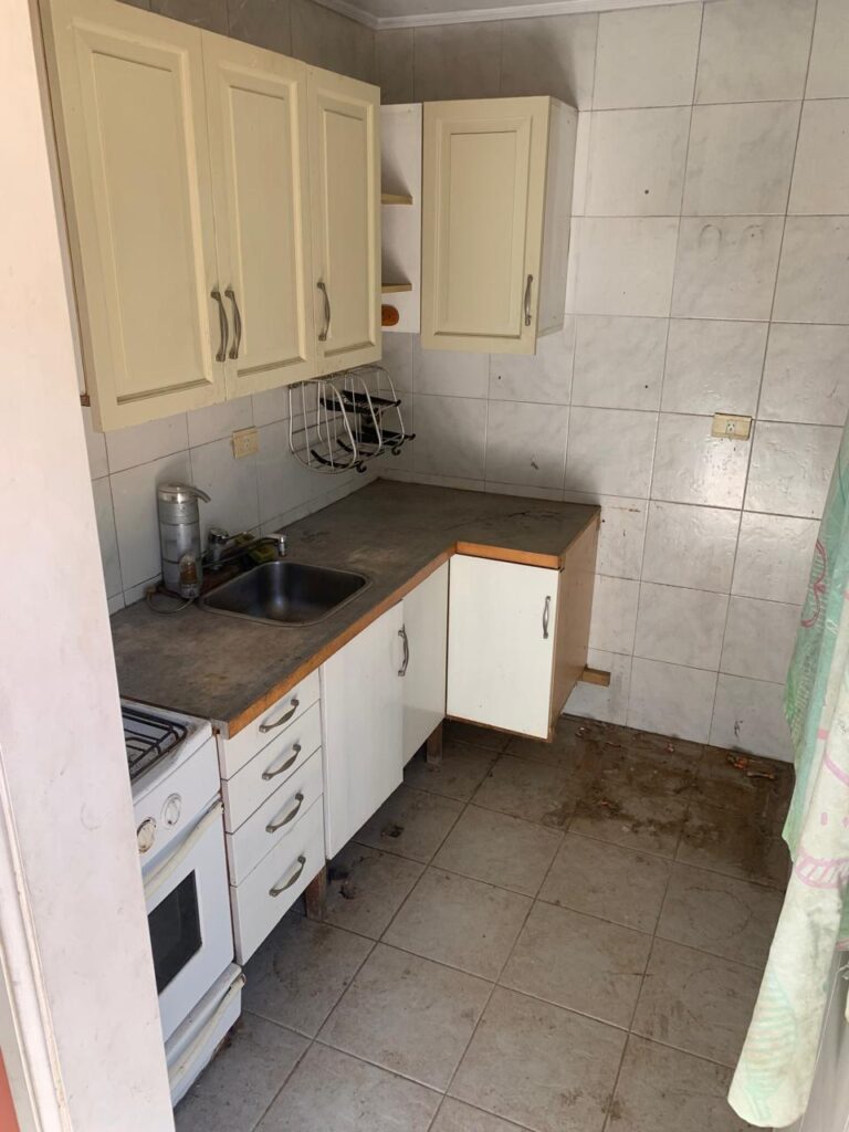 Galpón industrial ubicado a metros del foco comercial de Pablo Podestá, con buenos accesos y optimo estado.