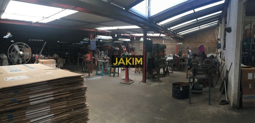 Galpón industrial de 615m2 ubicado a metros de la Av. Pérez Galdós.
