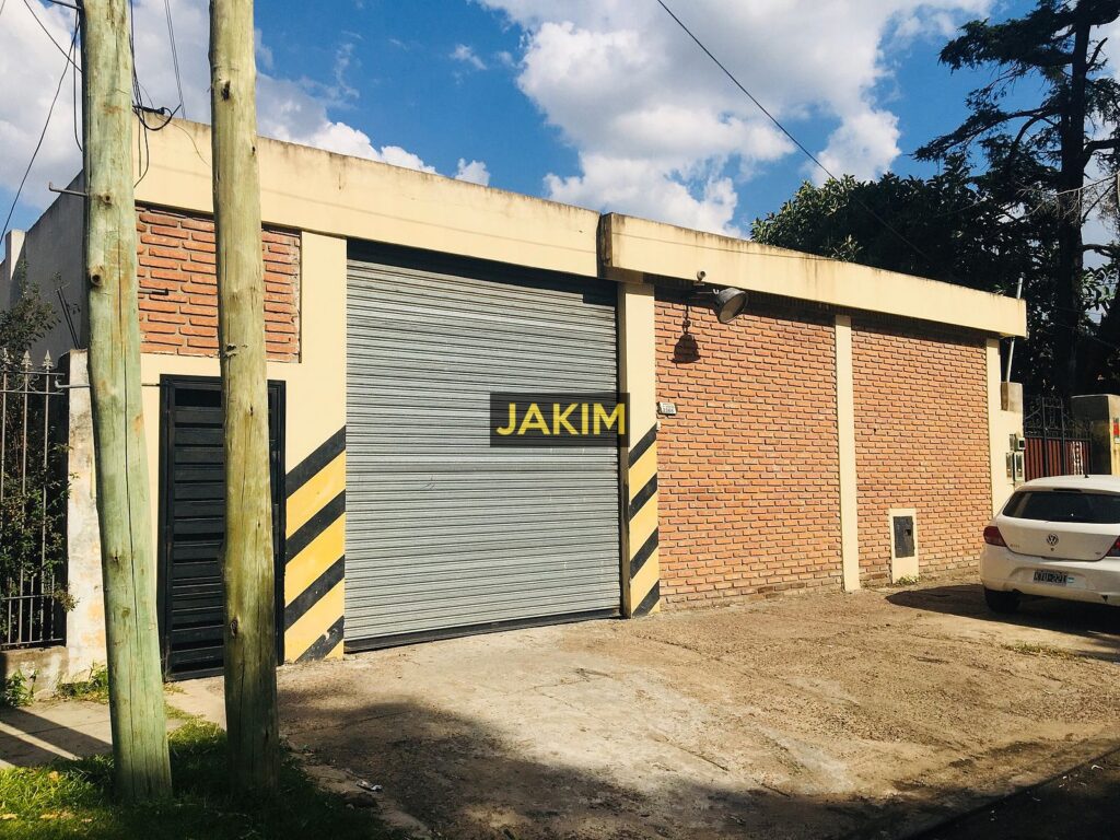Galpón industrial de 615m2 ubicado a metros de la Av. Pérez Galdós.
