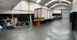 Importante inmueble comercial e industrial, con doble frente sobre la ruta 8 con salida a dos calles.