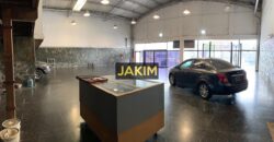 Importante inmueble comercial e industrial, con doble frente sobre la ruta 8 con salida a dos calles.