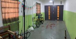 PH al frente, a metros de Presidente Perón, con local al frente y garage.