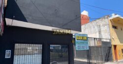 Galpón sobre avenida márquez de estructura solida con fuerza motriz.