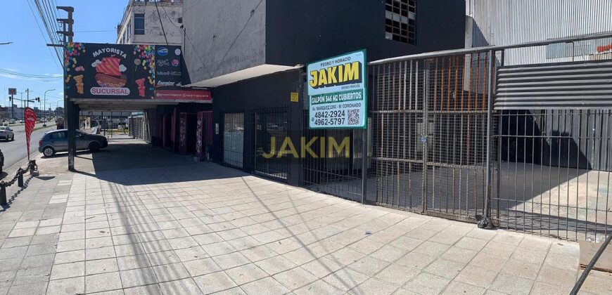 Galpón sobre avenida márquez de estructura solida con fuerza motriz.